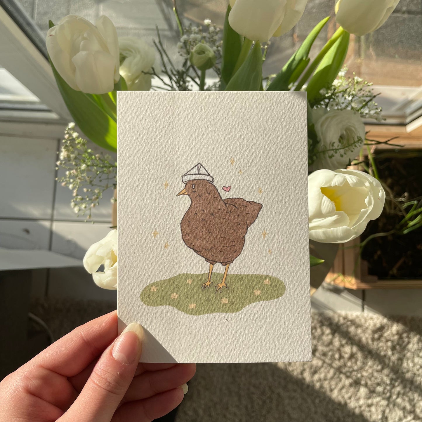 Huhn mit Papierhut Postkarte